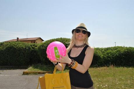 A BALL, A YELLOW BAG AND A STRAW HAT