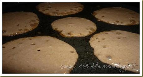 Mini pancakes al cacao con latte di mandorla (7)