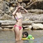 Doutzen Kroes ad Ibiza con il marito e il piccolo Phyllon Joy01