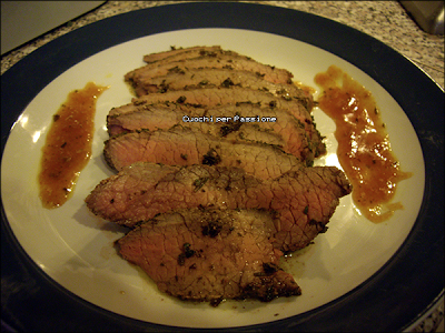 Tagliata di roastbeaf con marmellata agrodolce di pomodori