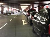 Parcheggiare correttamente roba sfigati. Questo pensano romani dopo decenni impunità. così parcheggia furfanti anche quando posto regolare abbonda