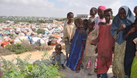 Un campo profughi in Somalia. Vi immaginate un Vip-reality ambientato in questo luogo? Grazie alla Rai tra poco tutto questo sarà realtà (deza.admin.ch)