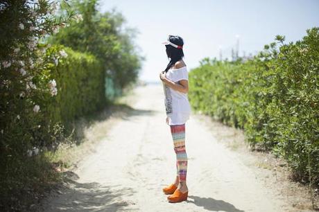 Smilingischic, abbigliamento da mare, tie Dye, leggins Asos, visiera trasparente, Ottod'Ame, fiori, beach,