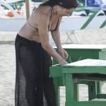 Monica Guerritore con il marito Nicola Zaccaria a Forte dei Marmi 05