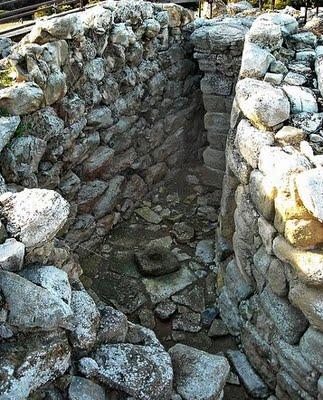 Archeologia in Sardegna: Grano, granai, pane e...nuraghi.