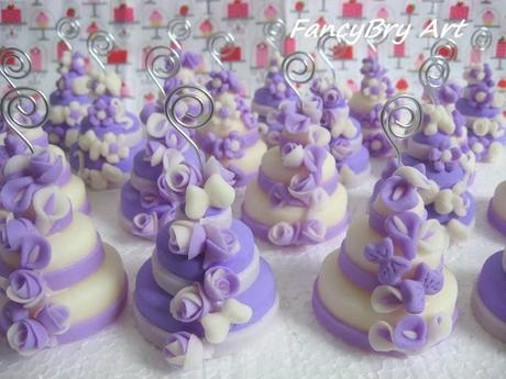 Mini wedding cakes lilla e bianche a 3 piani...