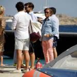 Valentino sullo yacht a Mykonos: con lui la blogger Olivia Palermo (foto)