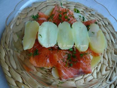 Lohta ja perunoita (Salmone e patate alla finlandese)