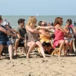 Belgio, la curiosa coreografia sulla spiaggia di Ostenda (foto)