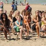 Belgio, la curiosa coreografia sulla spiaggia di Ostenda07