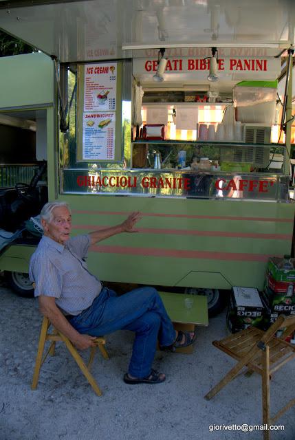 Piccolo e curioso reportage sulla situazione dei camion-bar a Milano