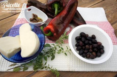 peperoni, scamorza, acciughe