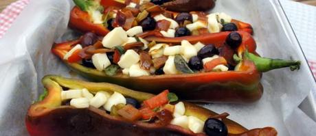 peperoni, scamorza, acciughe