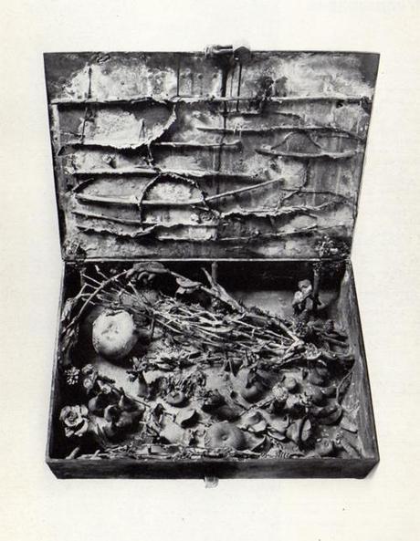 Alik Cavaliere, La scatola di Pandora, bronzo, cm 15x52,5x38, 1964