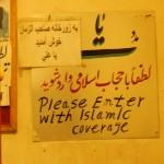 Avvisi all'ingresso del Saheb A Zaman Club Zurkhaneh