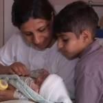 Svezia, padre fa incidente con macchina, moglie partorisce (Video)