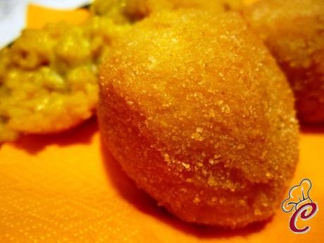 Arancini di riso bianchi al pistacchio: la necessità che dà forma e asseconda un capriccio