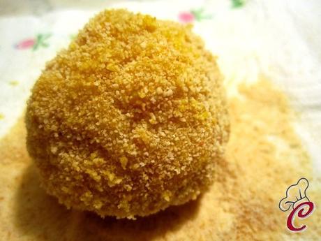 Arancini di riso bianchi al pistacchio: la necessità che dà forma e asseconda un capriccio