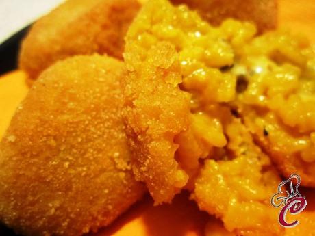 Arancini di riso bianchi al pistacchio: la necessità che dà forma e asseconda un capriccio