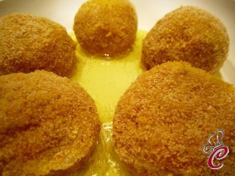 Arancini di riso bianchi al pistacchio: la necessità che dà forma e asseconda un capriccio