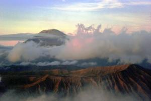 Indonesia. Paluweh, Rokatenda, vulcano, eruzione