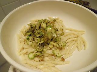 Insalata di Strozzapreti alle zucchine e menta