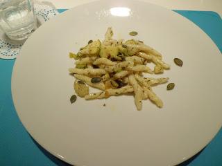 Insalata di Strozzapreti alle zucchine e menta