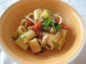 Pasta calamari e melanzane