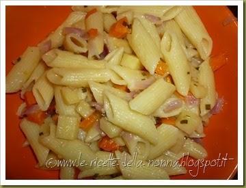 Penne con patate, carote, cipolla, erba cipollina e peperoncino fresco (9) Penne con patate, carote, cipolla, erba cipollina e peperoncino fresco (9)