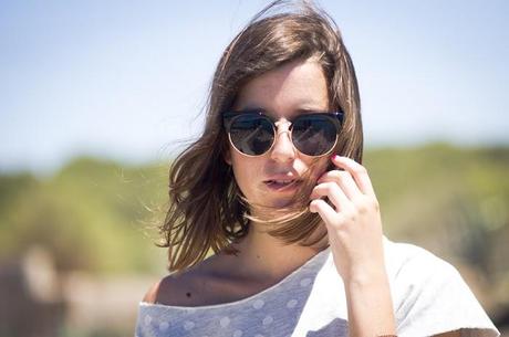 Wind, roof, beach