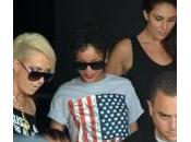 Rihanna, t-shirt foglia marijuana sulla bandiera americana (foto)