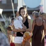 Valentina Vezzali in spiaggia a Senigallia con il marito e i figli 10