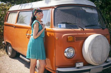 Smilingischic, fashion blog, Vintage style in orange and green and a Volkswagen van, vintage style, 