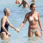 Federica Pellegrini si rilassa in Sardegna con mamma e papà