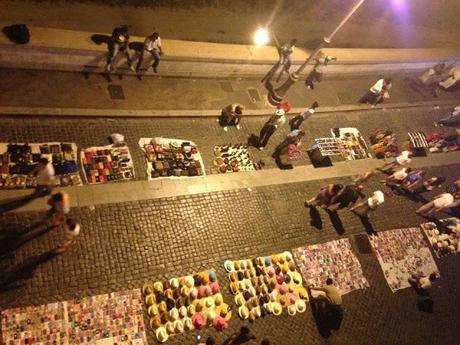 Castel Sant'Angelo ieri sera. Immagini raccapriccianti e incredibili da una città totalmente fuori controllo