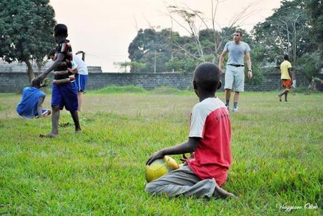 Dopo 1 ora di gioco: italiani sudati e distrutti, congolesi che camminano tranquilli come se niente fosse!