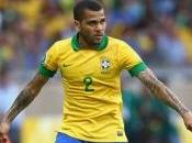 [VIDEO] Dani Alves combini: clamoroso autogol contro Svizzera!