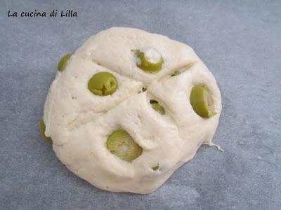 Pizza e pane: Paninetti alle olive con lievito madre