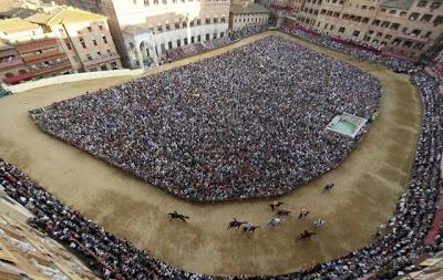 A Siena si corre il Palio dell'Assunta (diretta tv su Rai 5)