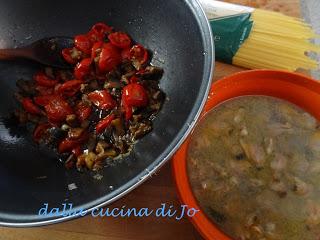 Linguine alle vongole con melanzane