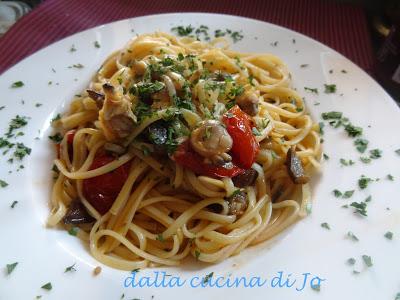 Linguine alle vongole con melanzane