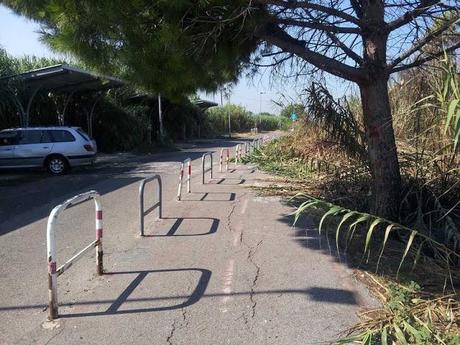 Chi utilizza la bicicletta deve essere umiliato. Ecco lo stato della ciclabile alla Magliana