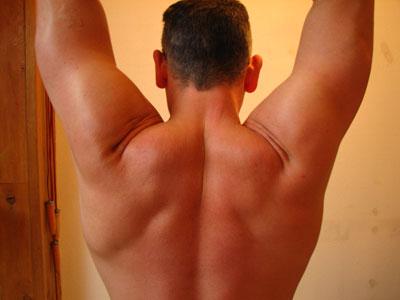 Ginnastica per la schiena, esercizi facili per prevenire e attenuare il dolore