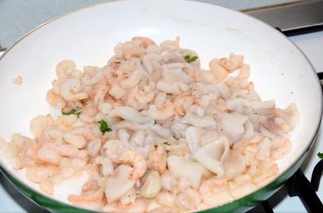 calamari e gamberi in padella