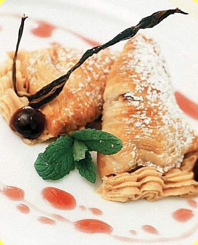 Sfogliatella napoletana con salsa alle amarene