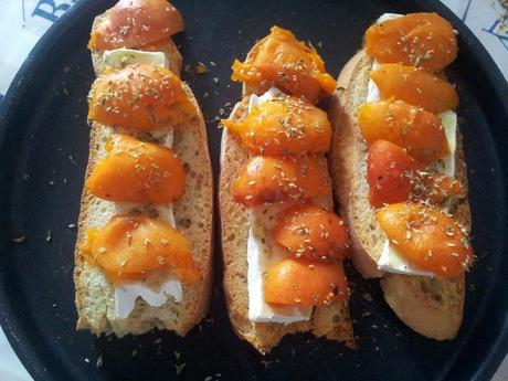 Albicocca e brie? - Apricot and brie cheese? - Abricot et brie?