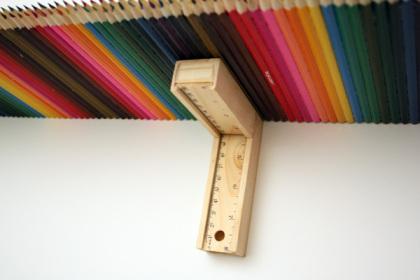 martinekenblog:

Pencil shelf

Idee :-) 
Belle idee da...