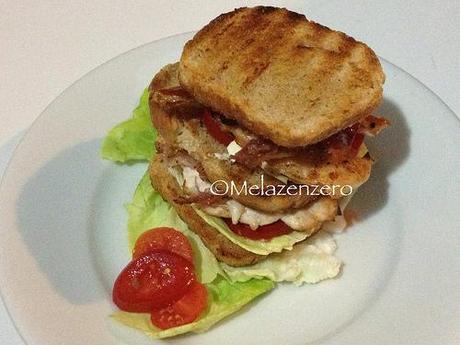 Club sandwich grigliato al barbecue