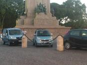 Gianicolo. Pieno parcheggi regolari sotterranei, assenza ottimo arredo urbano cafoni continuano parcheggiare mezzo alla strada marciapiedi