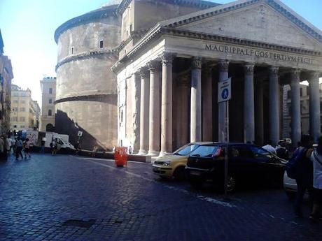 Nuove pedonalizzazioni? Ma se è diventata un parcheggio abusivo anche Piazza del Pantheon